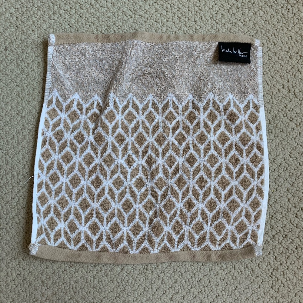 NWOT NICOLE MILLER HOME HAND TOWEL WASHCLOTH